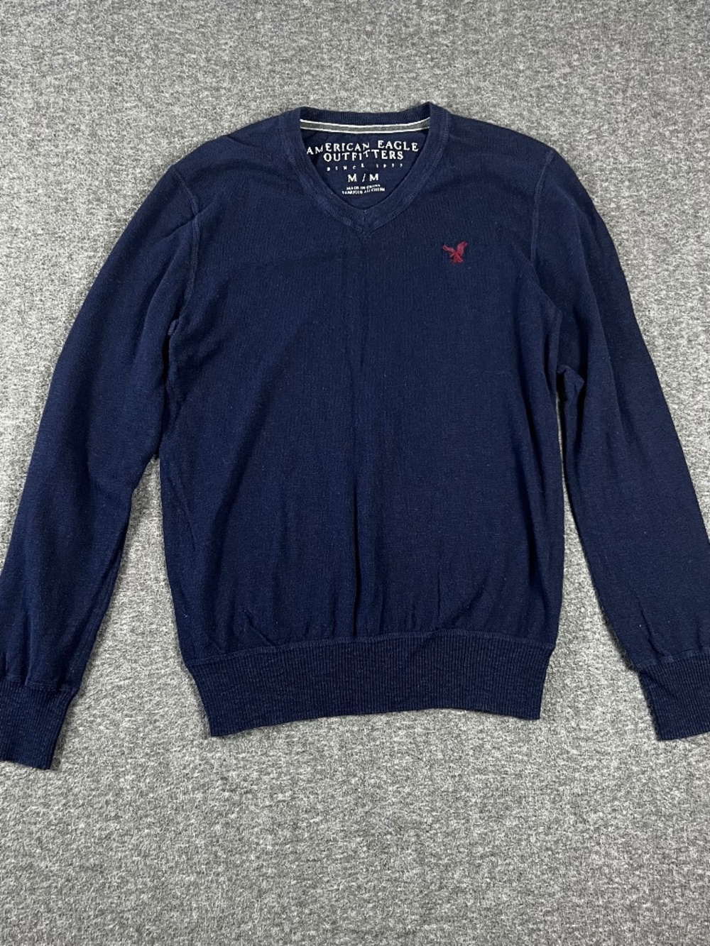 American Eagle V-Neck Pullover Sweater Men's Medium Navy Blue Lightweight Preppy